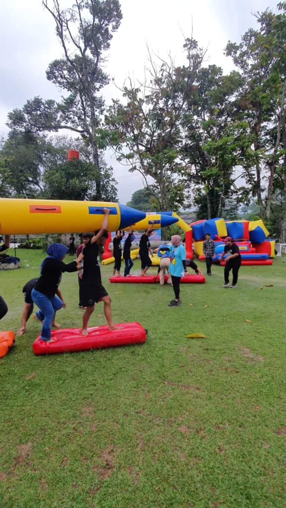 outbound inflatable (19)